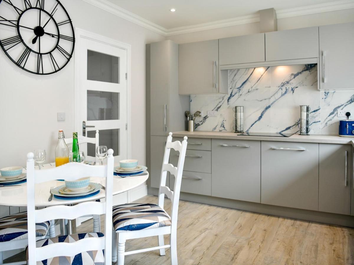 Pass The Keys Newly Refurbished Modern Bungalow - Pets Welcome Villa Swansea Bagian luar foto