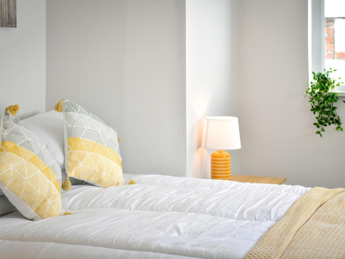 Pass The Keys Newly Refurbished Modern Bungalow - Pets Welcome Villa Swansea Bagian luar foto