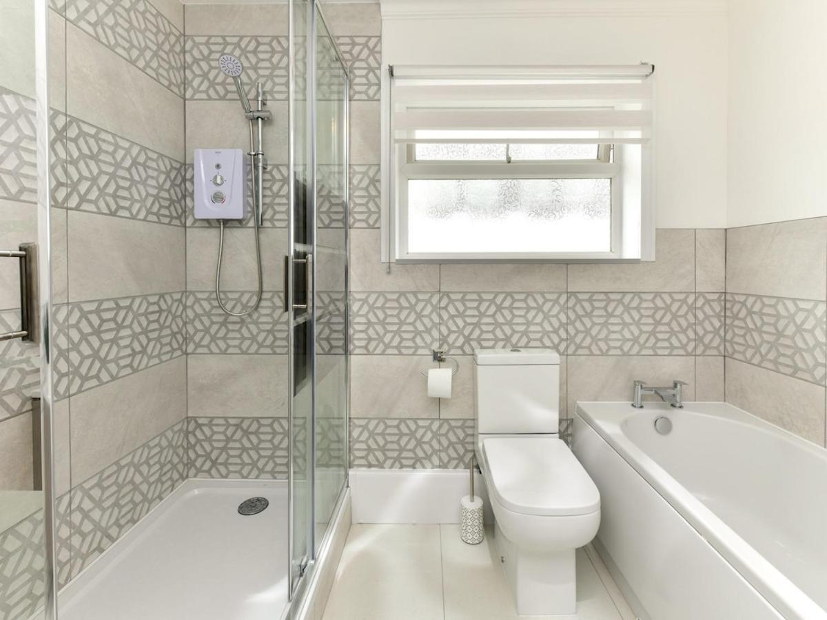 Pass The Keys Newly Refurbished Modern Bungalow - Pets Welcome Villa Swansea Bagian luar foto