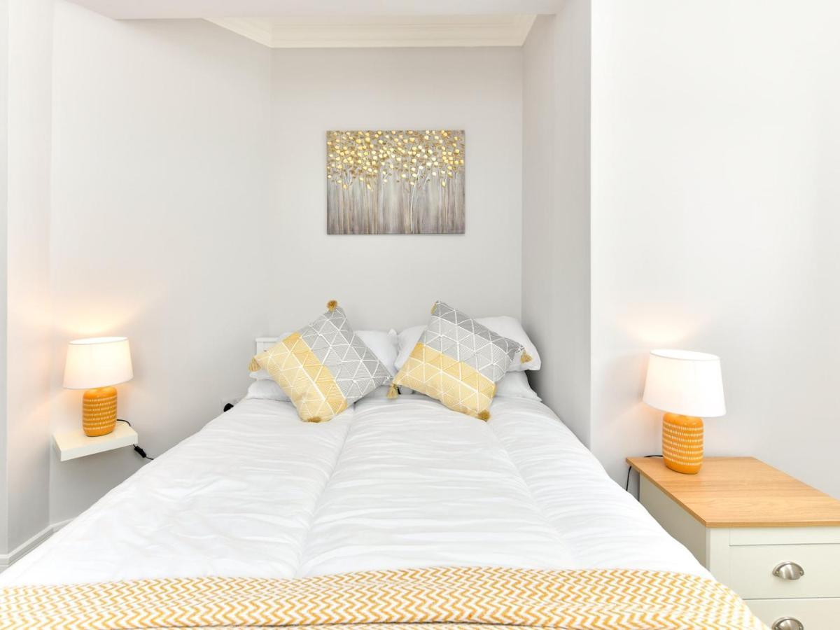 Pass The Keys Newly Refurbished Modern Bungalow - Pets Welcome Villa Swansea Bagian luar foto